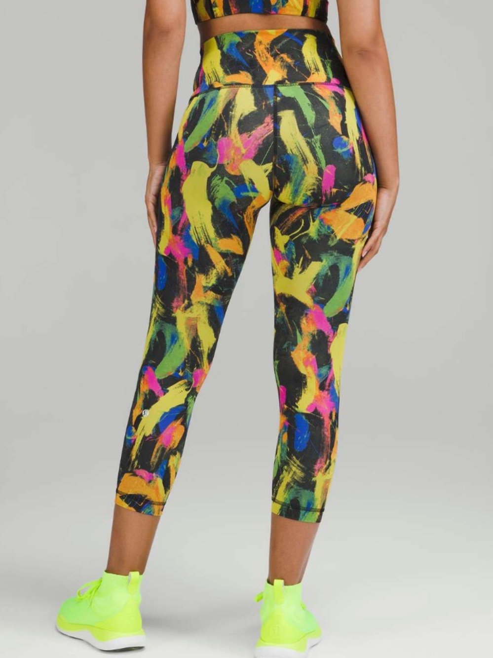 NWT Lululemon Wunder Train High-Rise Crop 23"
Undertone Black Multi